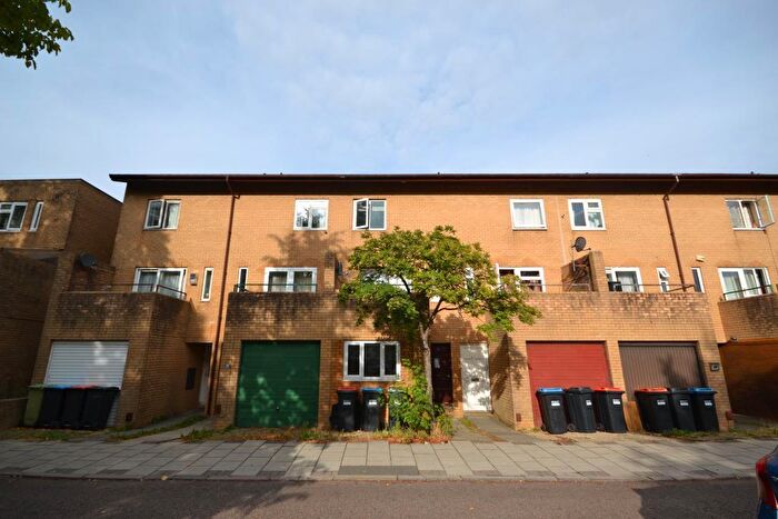 4 Bedroom Terraced House For Sale In Mullion Place, Fishermead, Milton Keynes, MK6