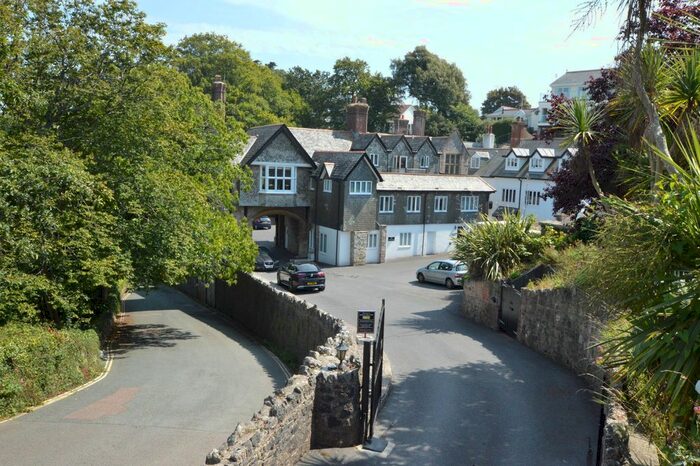 2 Bedroom Flat To Rent In Beach Road, Torquay, TQ1