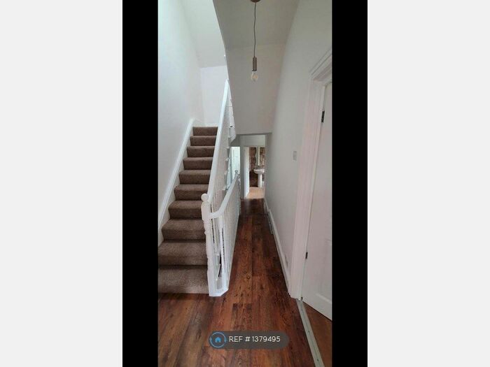 3 Bedroom Flat To Rent In South Norwood, London, SE25