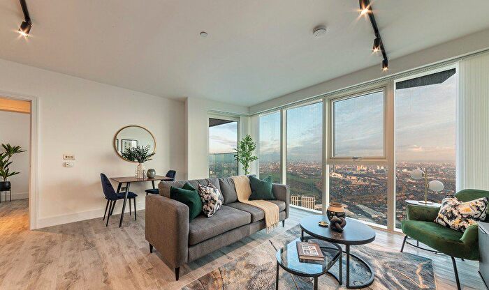 2 Bedroom Flat To Rent In Portal Way, North Acton, W3