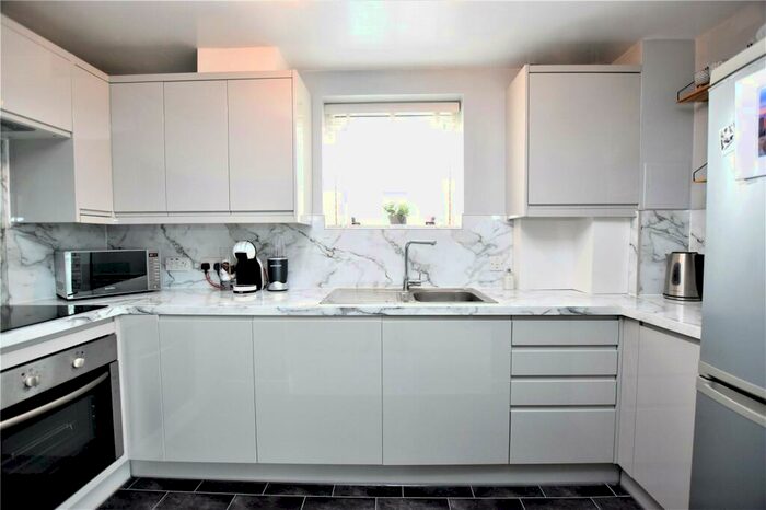 1 Bedroom Apartment To Rent In Harry Close, Croydon, CR0