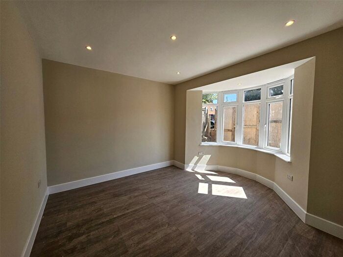 3 Bedroom Flat To Rent In Rectory Road, Southall, Greater London, UB2