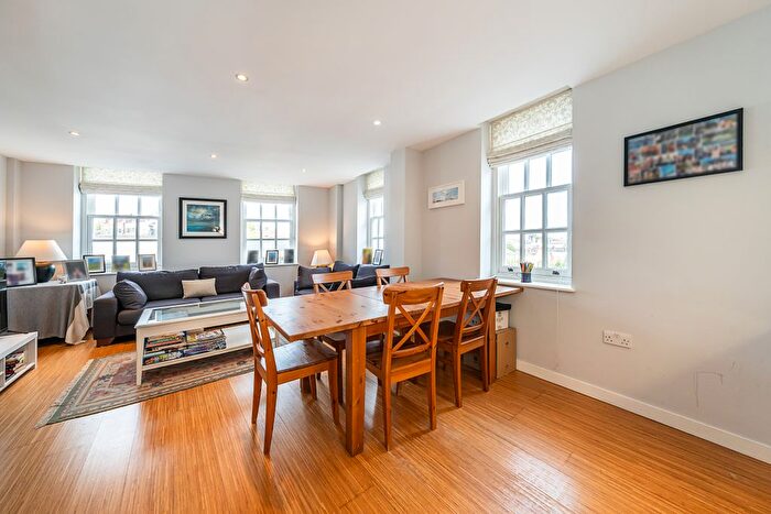 2 Bedroom Flat For Sale In Wingate Square, London, SW4