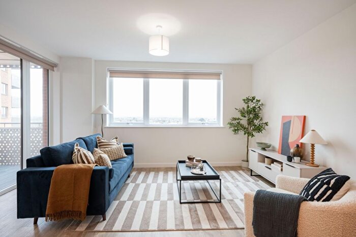 2 Bedroom Flat To Rent In Elmsleigh Road, Staines, TW18