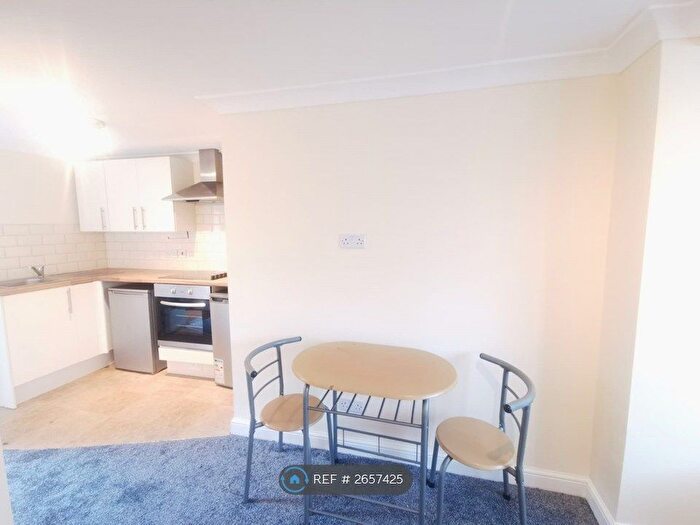Studio To Rent In Hope Avenue, Bracknell, RG12