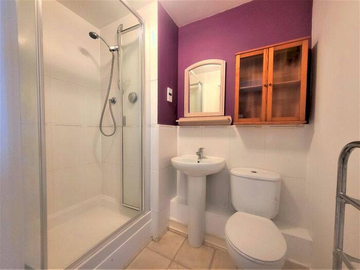 2 Bedroom Flat To Rent In Cleeve Way, Sutton, SM1