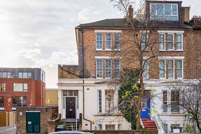 2 Bedroom Flat To Rent In Jeffreys Road, Stockwell, London, SW4