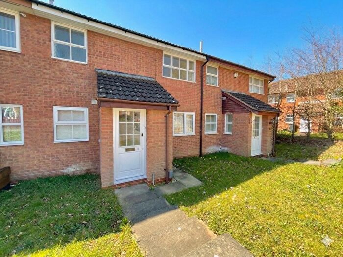 1 Bedroom Maisonette For Sale In Campania Grove, Luton, Bedfordshire, LU3