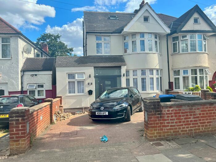 Studio To Rent In Deanscroft Avenue, London, NW9