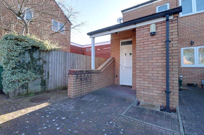 1 Bedroom Flat To Rent In Coachmans Close, Stafford, ST16