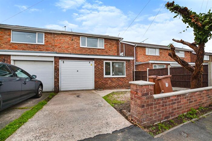 3 Bedroom Semi-Detached House For Sale In Byfield Road, Scunthorpe, DN17