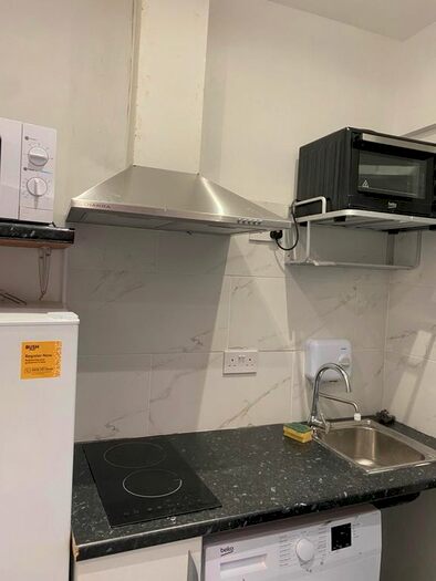 Studio To Rent In Montrose Avenue, Edgware, Greater London, HA8