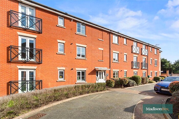 2 Bedroom Flat To Rent In Fencepiece Road, Ilford, IG6