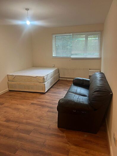 Studio To Rent In Flat E, Guildford House, - Guildford Street, Luton, LU1