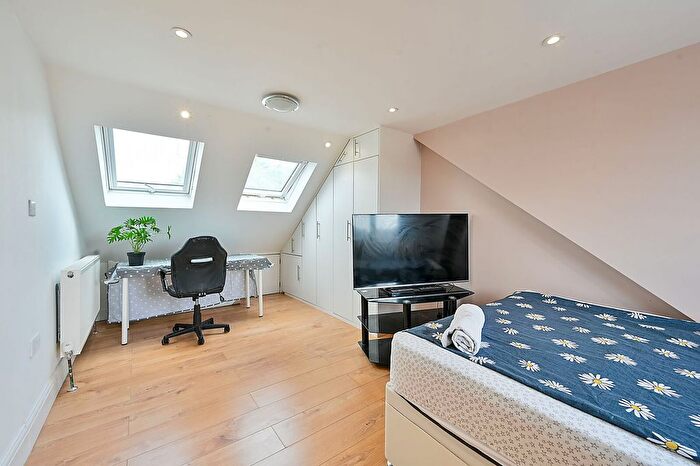 Studio To Rent In Great West Road, Hounslow, Hounslow, TW5