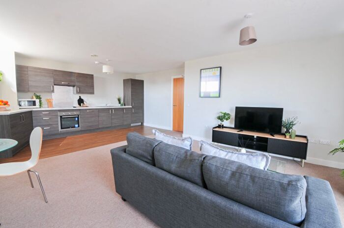 3 Bedroom Flat To Rent In Worrall Street, Salford, M5