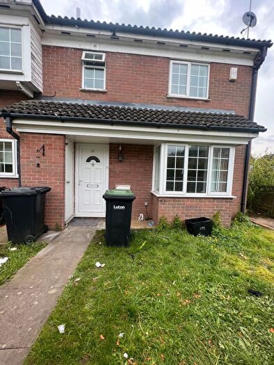 2 Bedroom Semi Detached House To Rent In Dorrington Close, Luton, LU3