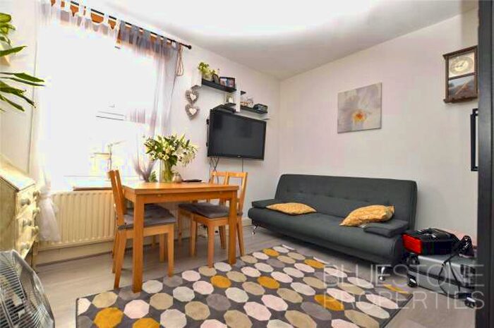 2 Bedroom Flat To Rent In Kingscourt Road, London, SW16