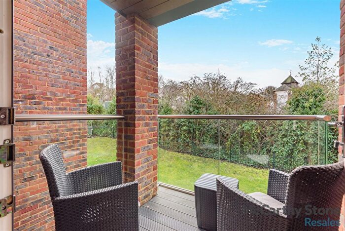 1 Bedroom Flat For Sale In Austen Place, Lower Turk Street, Alton, GU34