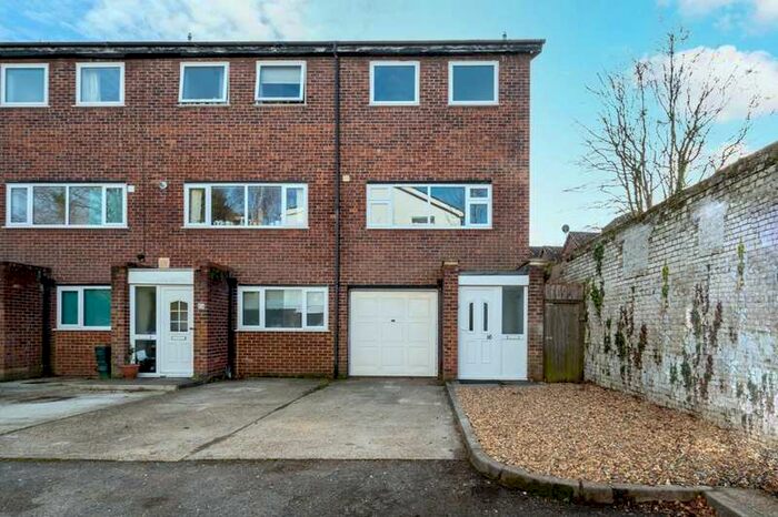 4 Bedroom Terraced House To Rent In Warren Road, Guildford, GU1, Guildford, GU1