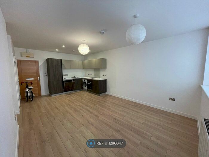 2 Bedroom Flat To Rent In Meadow Walk, Chelmsford CM1