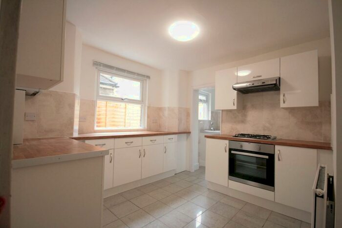 1 Bedroom Flat To Rent In Pellatt Road, London, SE22