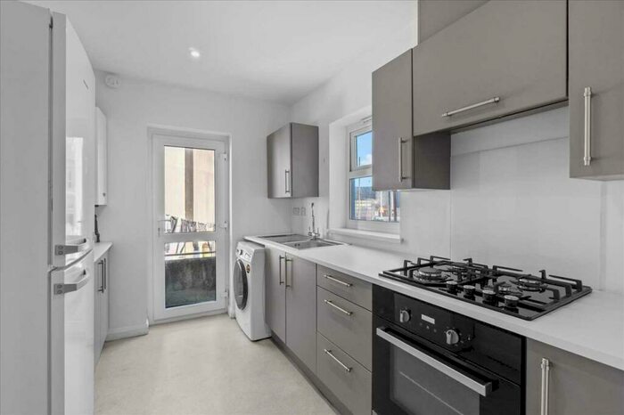 2 Bedroom Apartment To Rent In Clifton Place, Plymouth, PL4