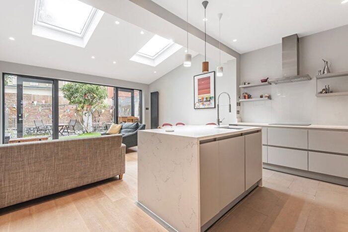 4 Bedroom End Terrace House For Sale In Weybourne Street, Earlsfield, London, SW18
