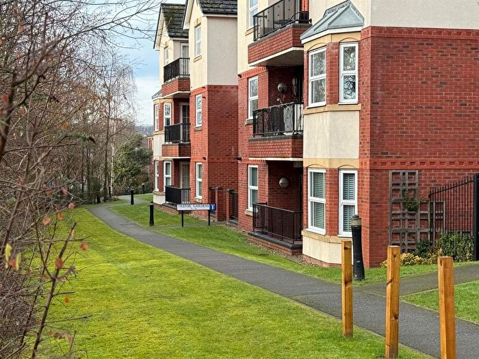 2 Bedroom Flat For Sale In Trefoil Gardens, Amblecote, Stourbridge, DY8