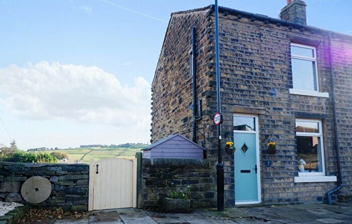 2 Bedroom Property To Rent In High Street, Stainland, Halifax, HX4