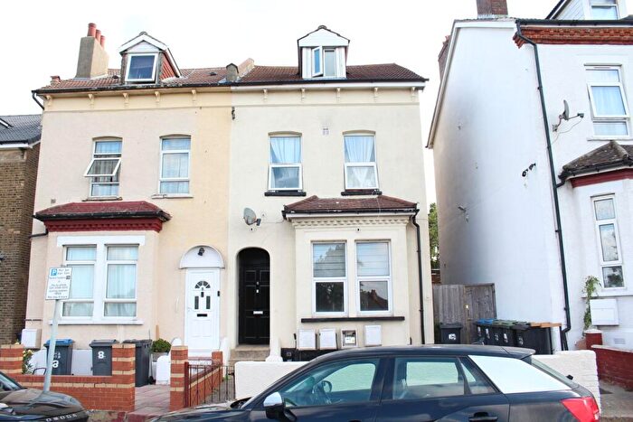 Flat For Sale In Beulah Road, Thornton Heath, CR7