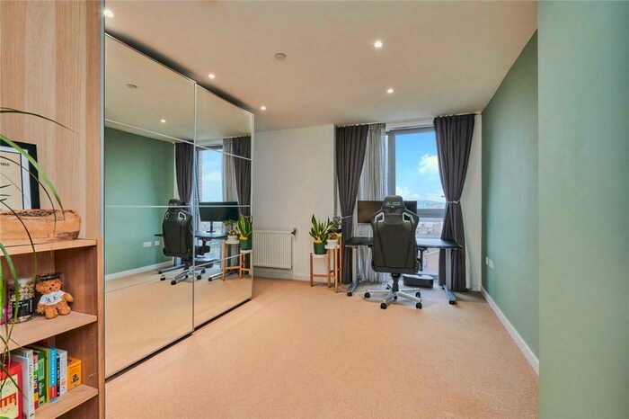 2 Bedroom Apartment To Rent In Heritage Tower, East Ferry Road, Canary Wharf, E14
