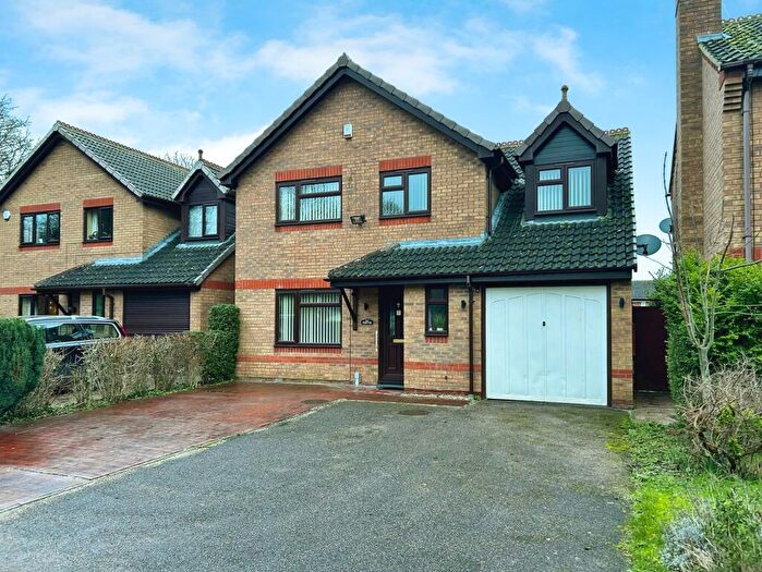 4 Bedroom Detached House For Sale In Woburn Close, Banbury, Oxfordshire, OX16