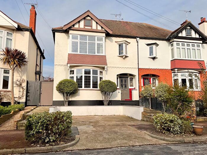 4 Bedroom Semi Detached House To Rent In Woodfield Gardens, Leigh-on-Sea, SS9