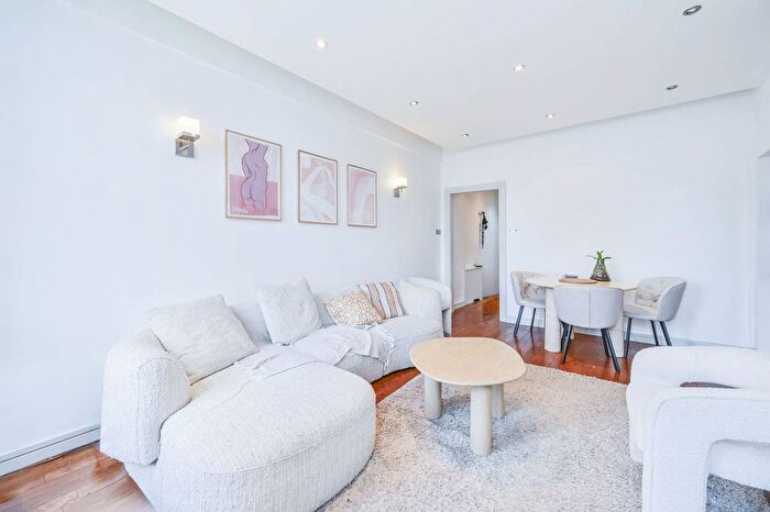 2 Bedroom Flat To Rent In St Georges Court, Chelsea, London, SW3