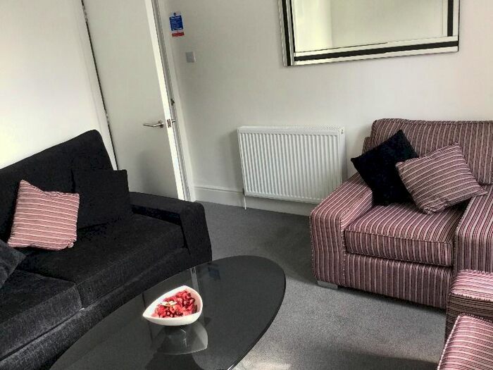 2 Bedroom Flat To Rent In Baldovan Terrace, Stobswell, Dundee, DD4