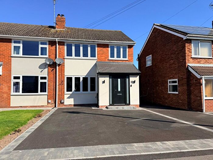 3 Bedroom Semi-Detached House For Sale In Shipton Drive, Uttoxeter, ST14