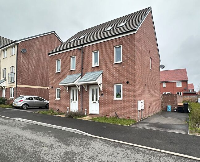 3 Bedroom Semi-Detached House To Rent In Coatley Close, Coate, Swindon, SN3