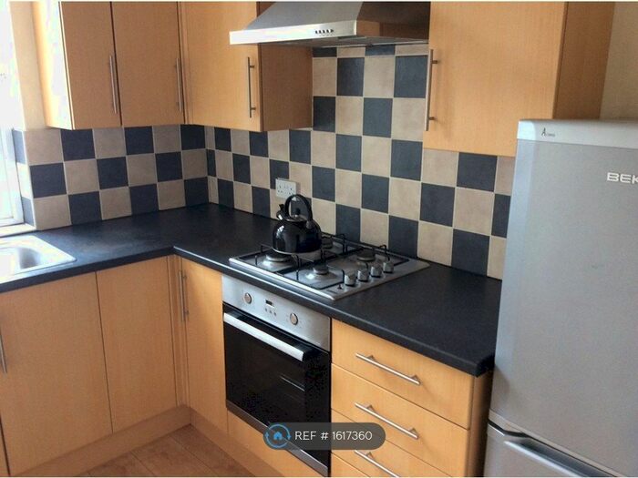 2 Bedroom Flat To Rent In Abbeydale Road, Sheffield, S7