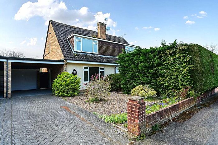 3 Bedroom Semi-Detached House For Sale In Olde Farm Drive, Blackwater, GU17