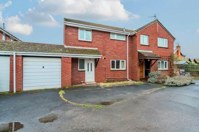 3 Bedroom Semi-Detached House To Rent In Settrington Close, Lower Earley, RG6