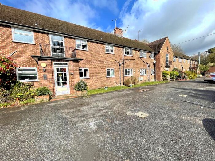 2 Bedroom Flat To Rent In Nell Gwynne Avenue, Sunninghill, Berkshire, SL5