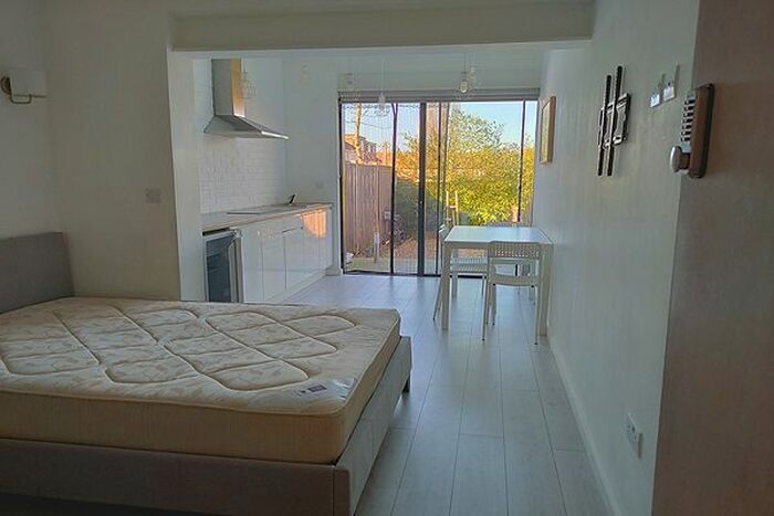 Studio To Rent In Melthorpe Gardens, Kidbrooke, SE3