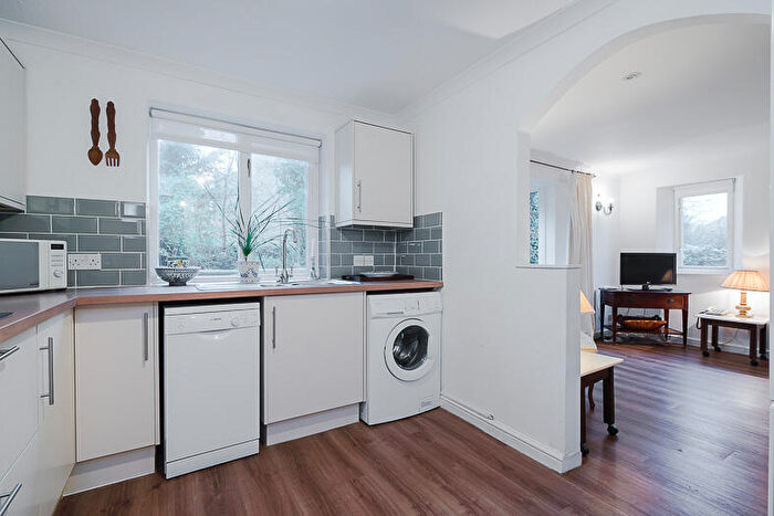 2 Bedroom House For Sale In Sheridan Place, SW13