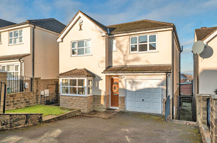 4 Bedroom Detached House For Sale In Markham Avenue, Rawdon, Leeds, West Yorkshire, LS19