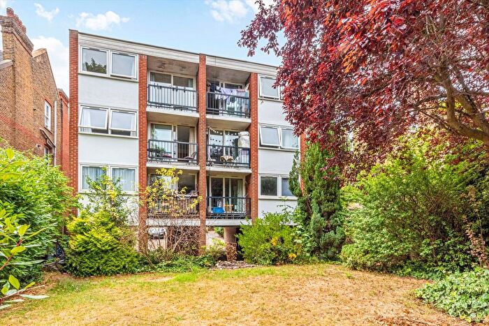 2 Bedroom Flat For Sale In Parklands, Surbiton, KT5
