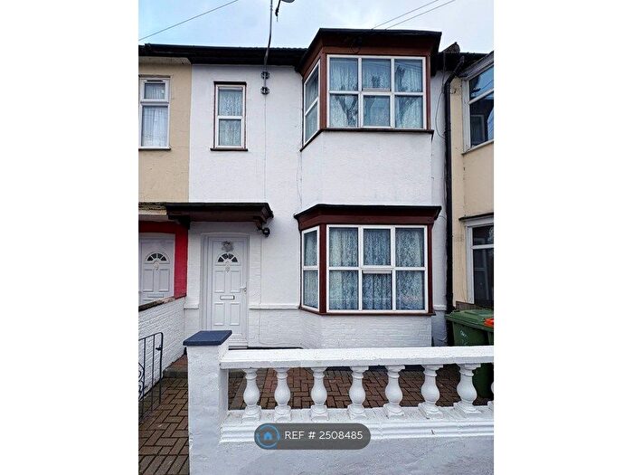 3 Bedroom Terraced House To Rent In Gresham Road, London, E16
