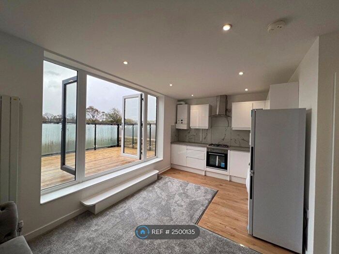 4 Bedroom Flat To Rent In Rye Lane, London, SE15