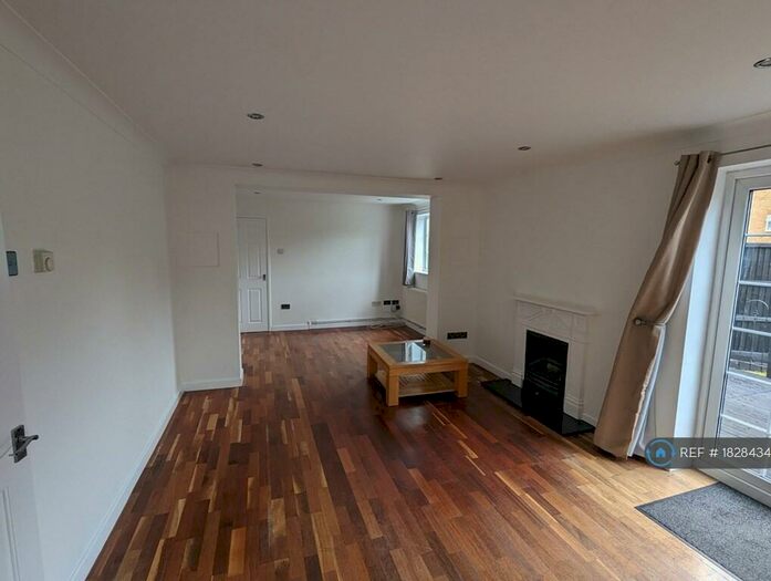 4 Bedroom Detached House To Rent In Laxton Close, Luton, LU2