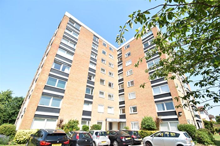 3 Bedroom Flat To Rent In Grove Road, Surbiton, KT6